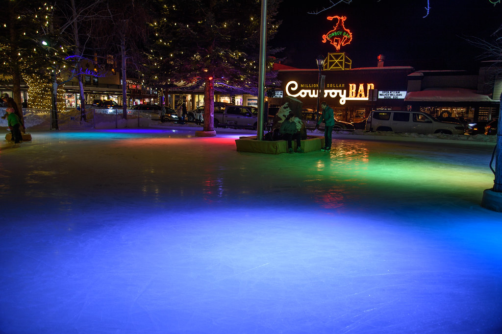 Ice skating rink in Jackson Hole Town Square halbphoto Flickr