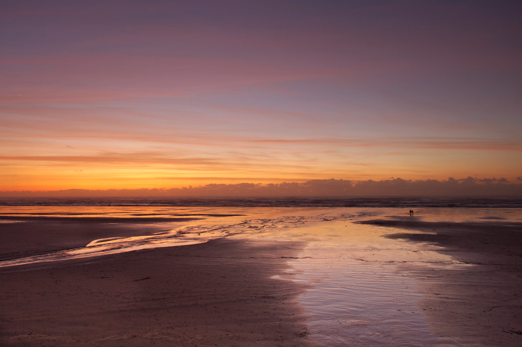 Sunset at Nye Beach, Oregon Nye Beach is a lovely little h… Flickr