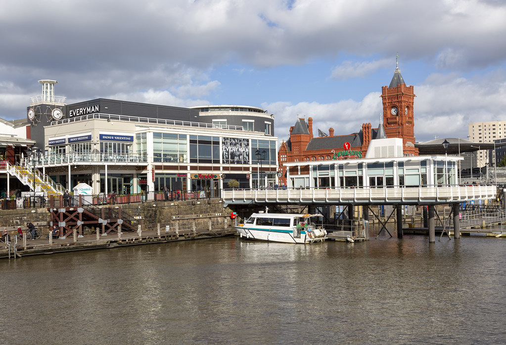 20IDM0762 Leisure buildings and restaurants Cardiff Bay re… Flickr