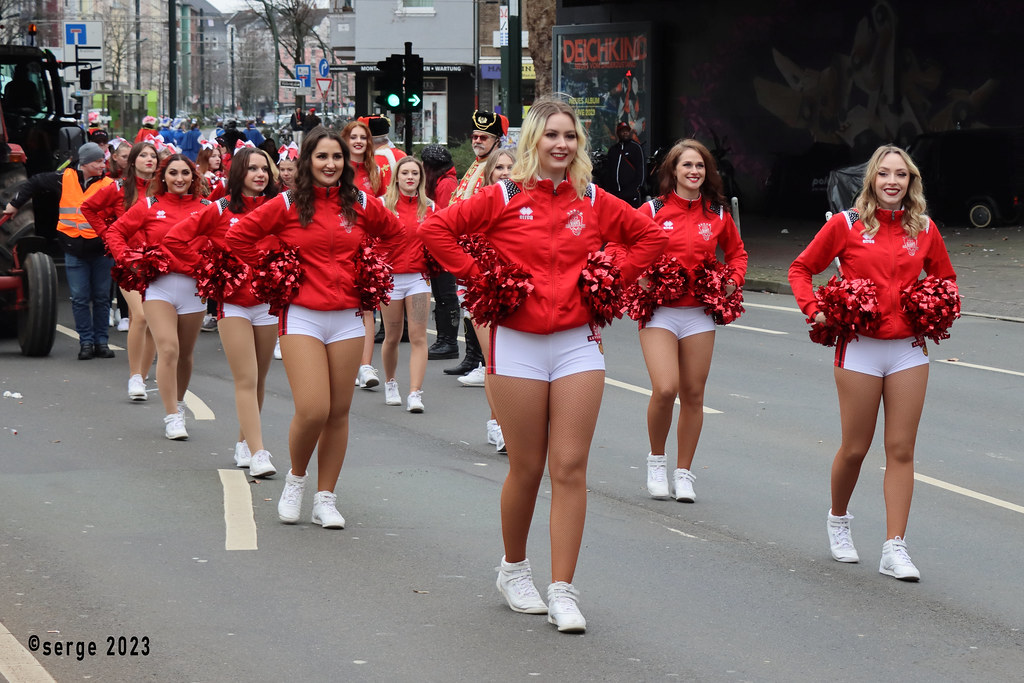 Giants Cheerleader Giants Cheerleader beim Rosenmontagszug… Serge Pellkatov Flickr