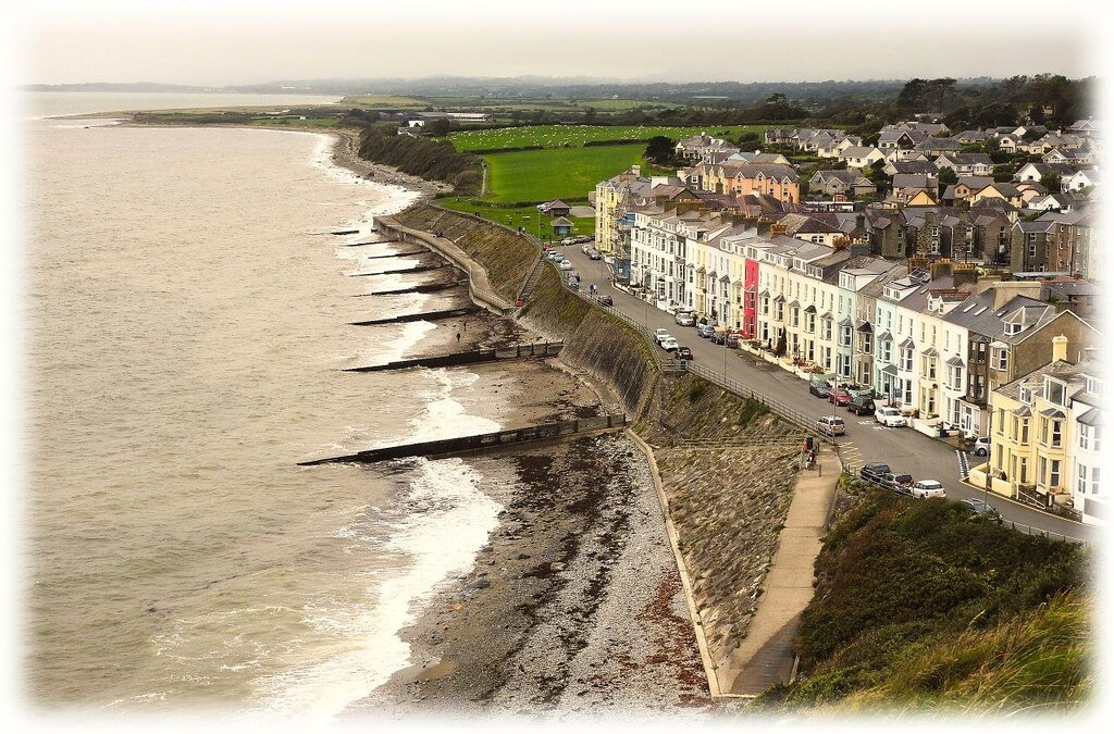 CRICCIETH COLOURS FROM ABOVE Colourful terraced houses of … Flickr