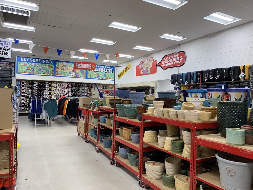 Ollie's Bargain Outlet interior Ollie's Bargain Outlet 13… Flickr