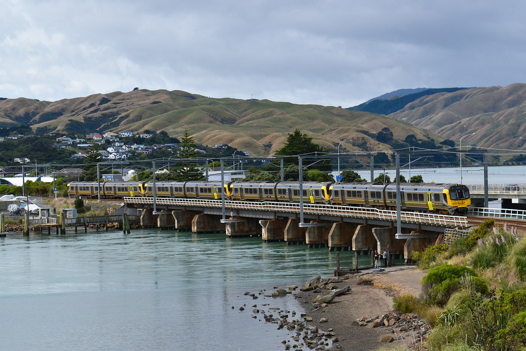 Train 6323 Train 6323 the 1542 Waikanae to Wellington metl… Flickr
