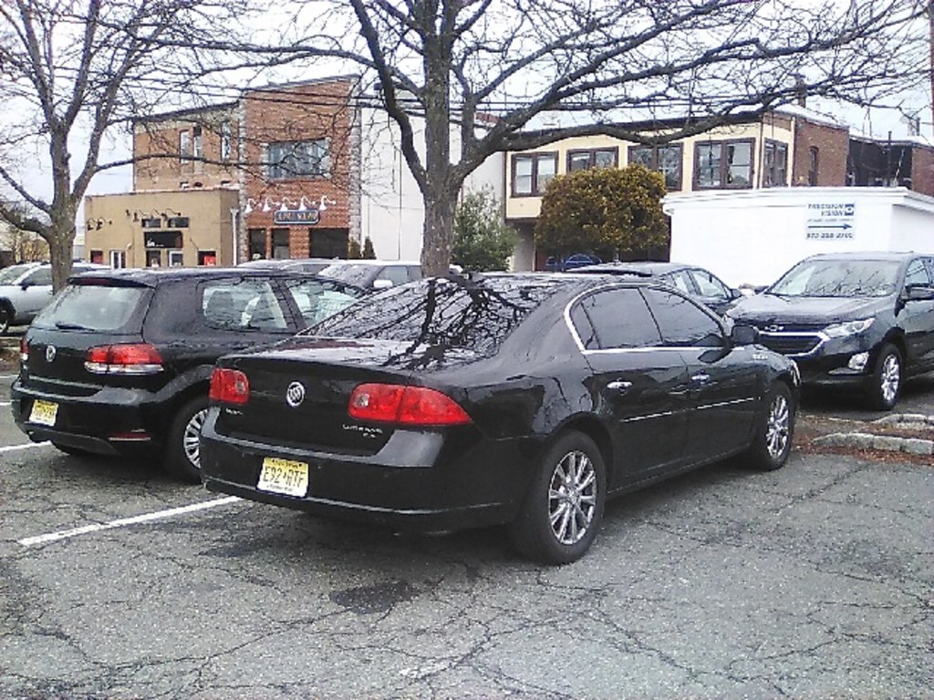 Black Buick Lucerne CXL This is a 2009 Buick Lucerne,made … Flickr