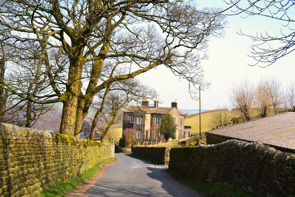 Walking down to Laneshaw Bridge maria greenall Flickr