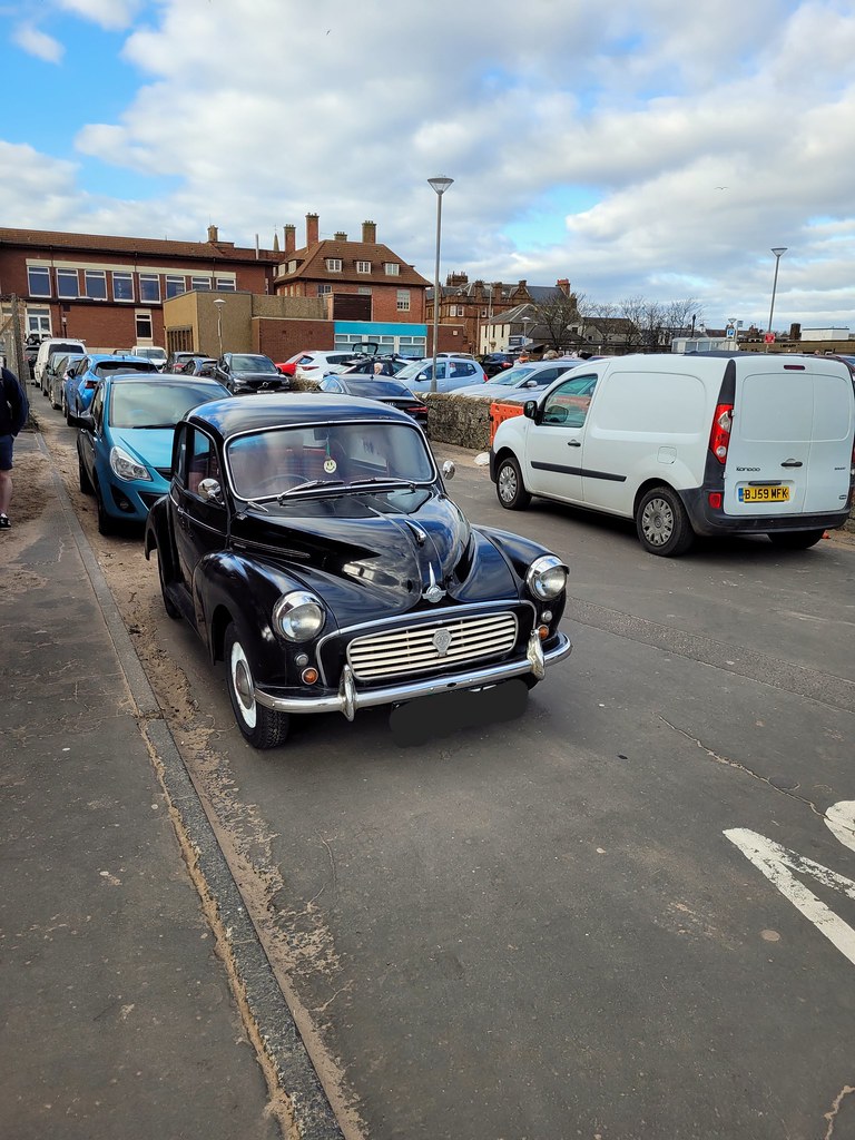 Old car, South Beach Troon, Ayrshire. Morris Minor 1000 jim kerr