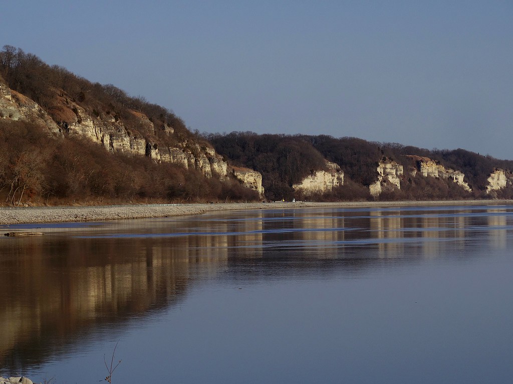 Bluffs along Mississippi River Bluffs along the Mississipp… Flickr