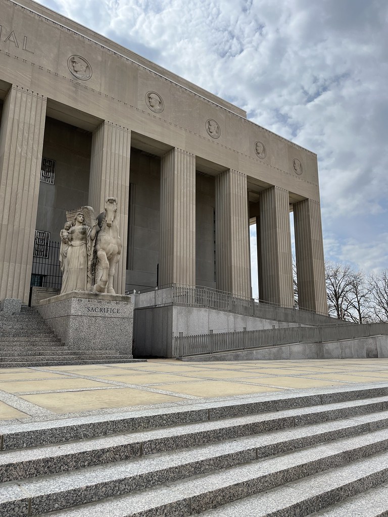 Soldiers' Memorial St. Louis, Missouri Chris Yunker Flickr