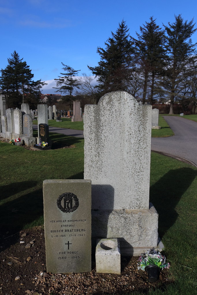 War Grave,Myrus Cemetery,Macduff_feb 23_2989 Alan Longmuir. Flickr