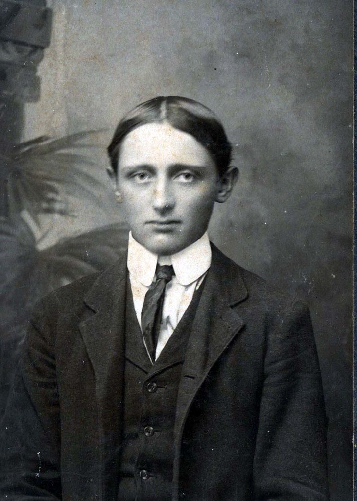 21054 Leslie Locke 18881946, son of J.A. and Ludie martin… Flickr