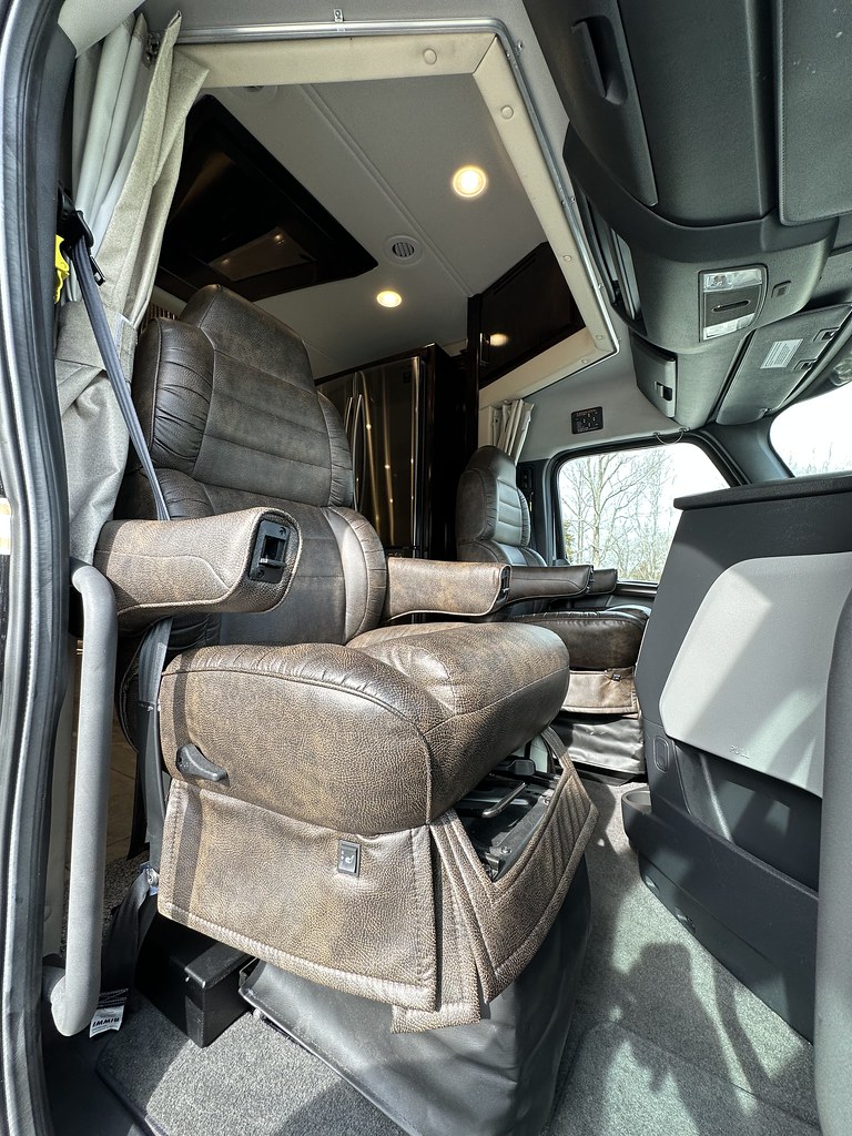 2021 Renegade XL 43DB Quad Slide 600HP Motorhome One Owner… Flickr