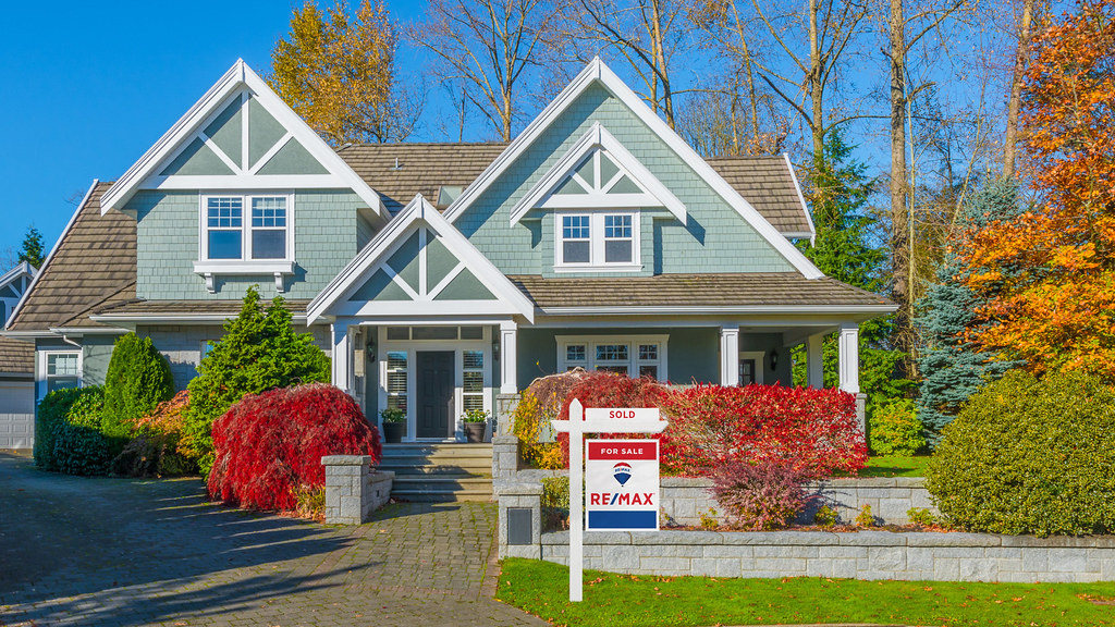 22_933NewSocialCoversFallYT REMAX SHORELINE Flickr