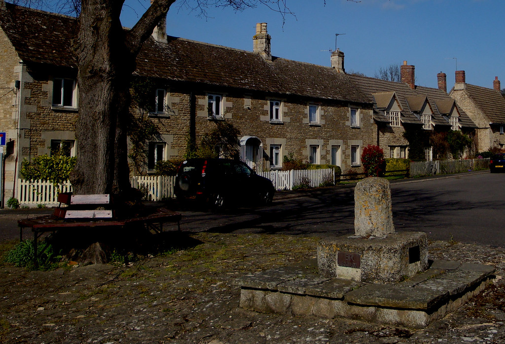 [118962] Edith Weston Village Cross King Edward's Way, E… Flickr