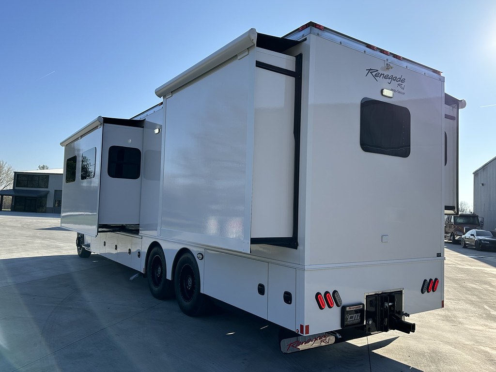 2019 Renegade Classic 38CSB Motorhome Triple Slide 525HP … Flickr