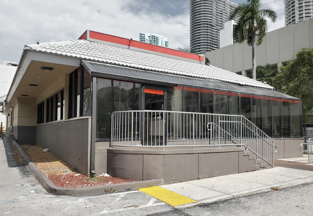 Closed Burger King at 1700 Biscayne Blvd (US1) Miami, F… Flickr