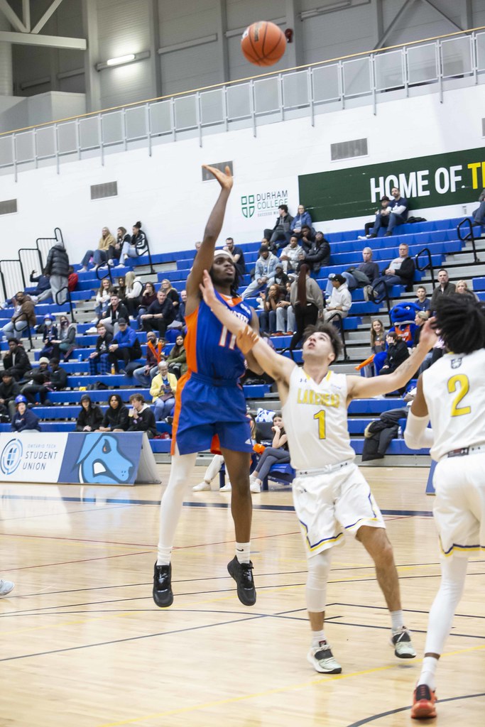 _G2Q9930 O/T Mens Basketball vc Lakehead Feb 11 2023 Ontario Tech