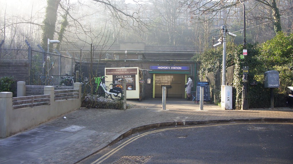 Highgate Underground Station, Priory Gardens Entrance, Lon… Flickr