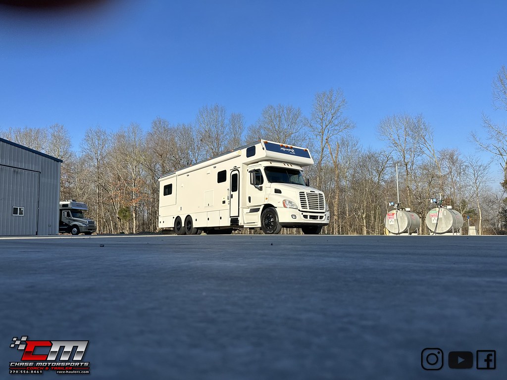 2019renegadeclassic38csbmotorhometripleslide525hp… Flickr