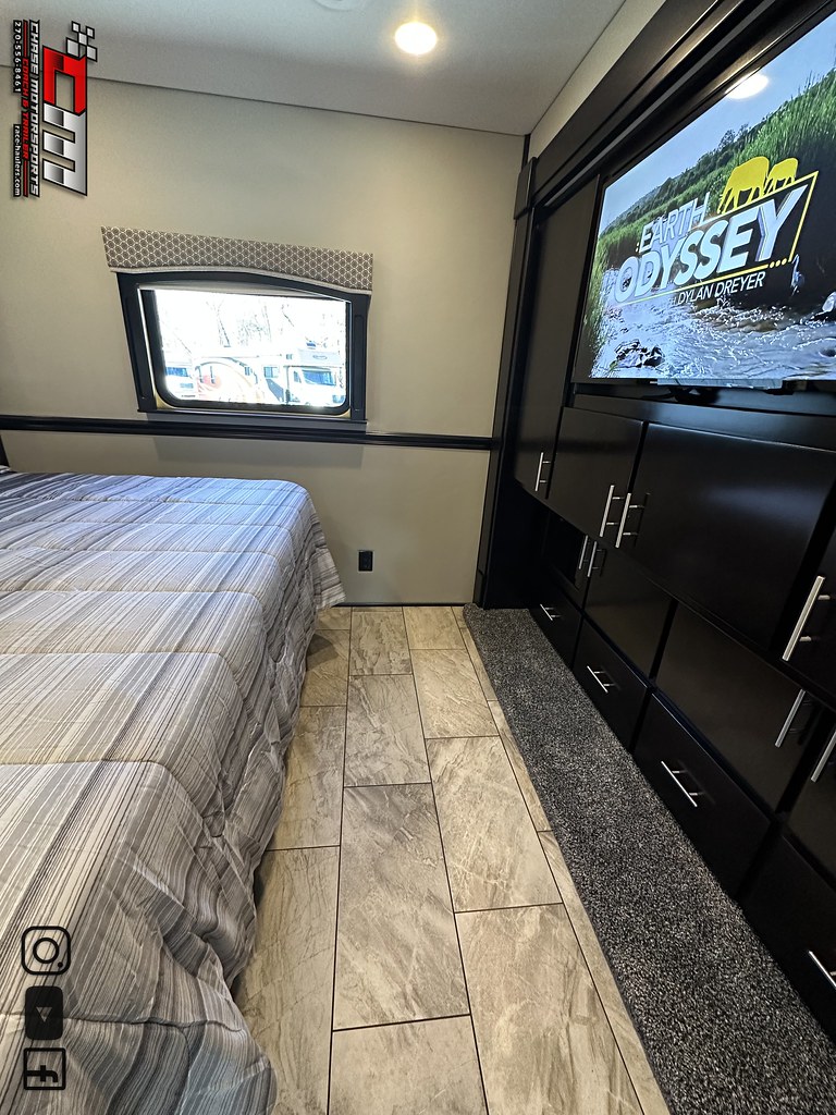 2019renegadeclassic38csbmotorhometripleslide525hp… Flickr