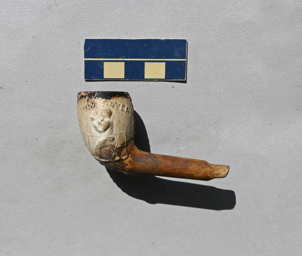 CP202B Clay tobacco pipe bowl with two boxers and the name… Flickr