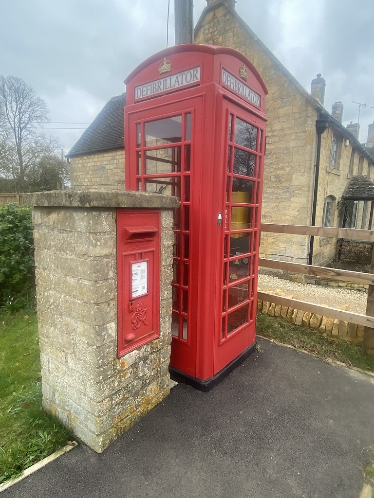 Telephone box Back in Blockley, I passed one phone box tha… Flickr