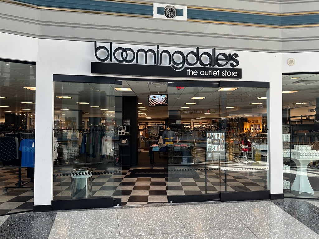 bloomingdale's the outlet store at Liberty Place)… Flickr