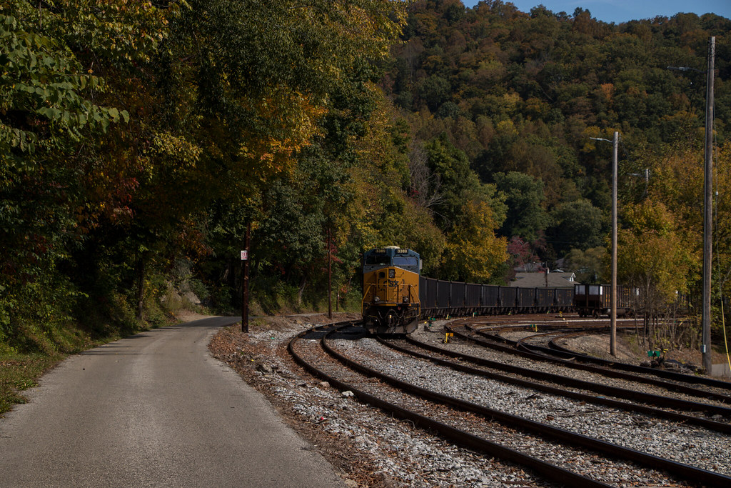 CSX 3389 at Loyall, KY On a pleasant October afternoon, CS… Flickr