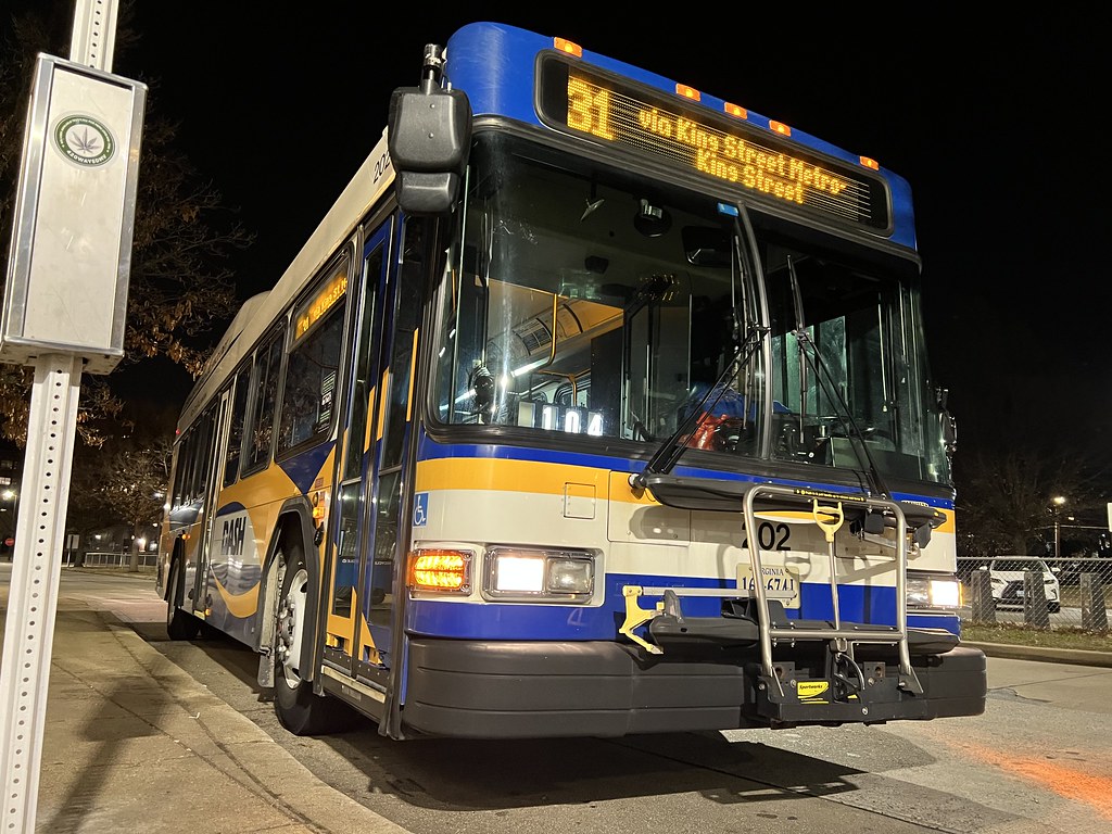Alexandria DASH bus 202 a 2011 Gillig Low floor Hybrid Flickr