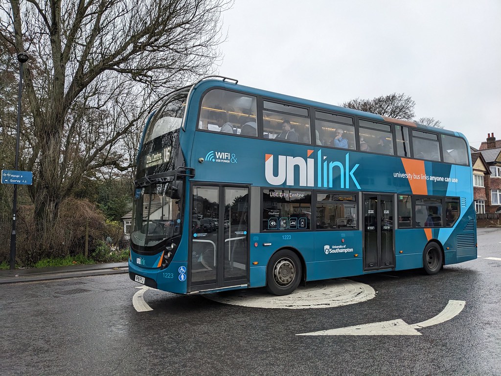 Southampton Unilink Bus 1223 (HF18 FFJ) on Dale Road, Sout… Flickr