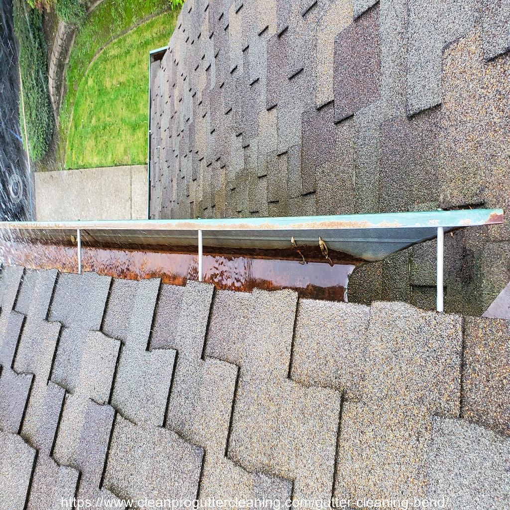 Gutter_Cleaning_Bend_0001_20230306150945 Clean Pro Gutter Cleaning