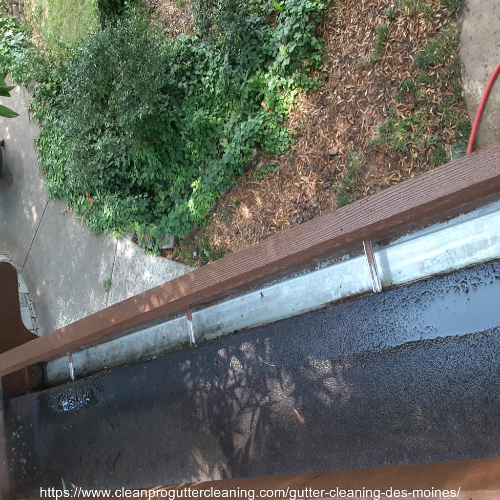 Gutter_Cleaning_Des Moines_0002_20230306135710 Clean Pro Gutter