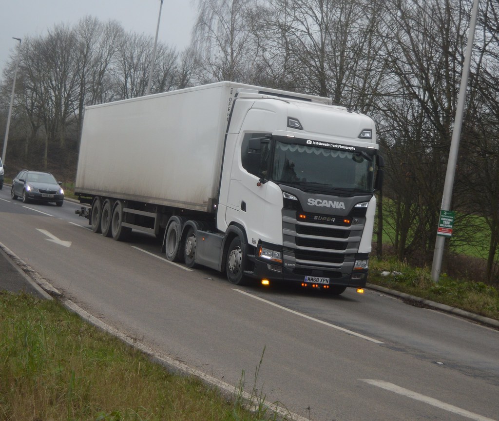 Oaklands Farm Eggs MM68 XPN Driving Along the A5 Passing G… Flickr