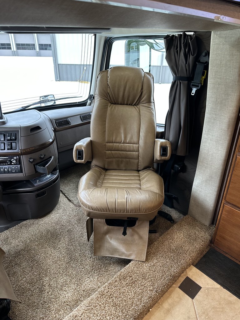 2019 Renegade 45CBH Triple Slide 550HP 45’ Motorhome 46… Flickr