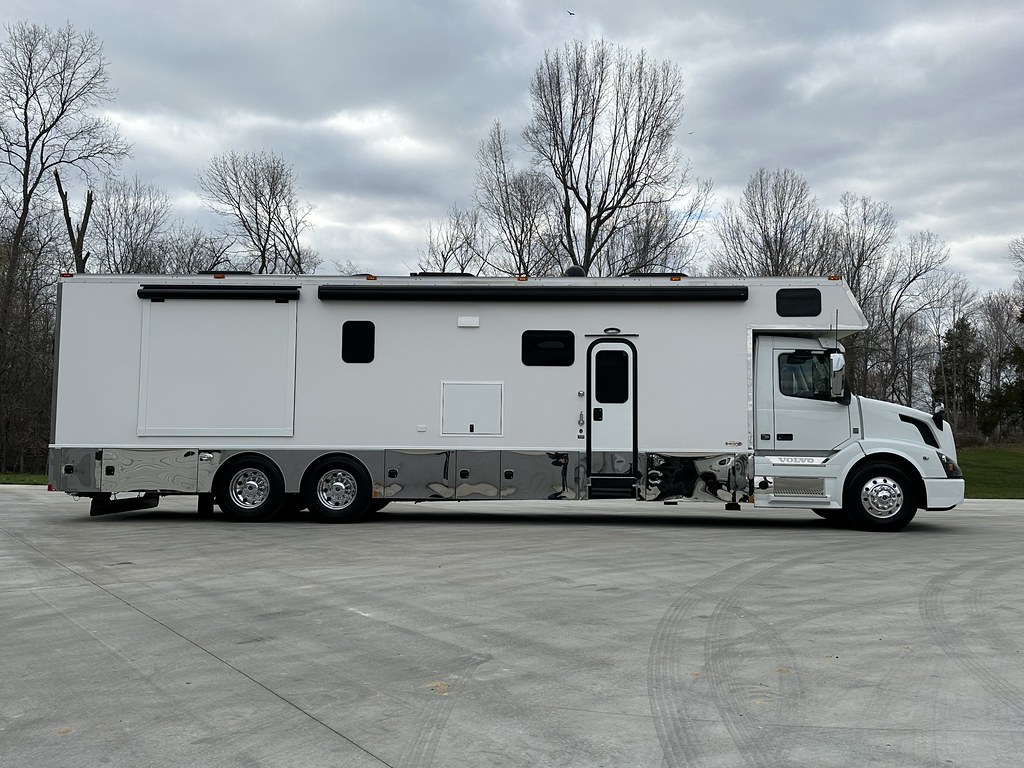 2019 Renegade 45CBH Triple Slide 550HP 45’ Motorhome 46… Flickr