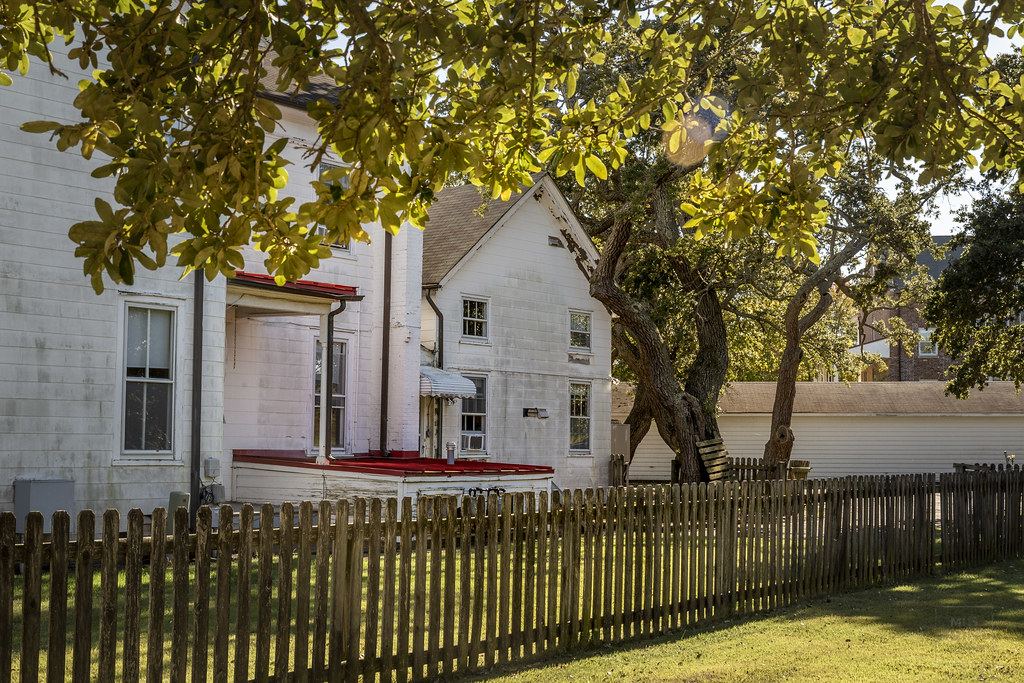 221006 Fort Monroe Haunted House1927HDR Itzkie Flickr
