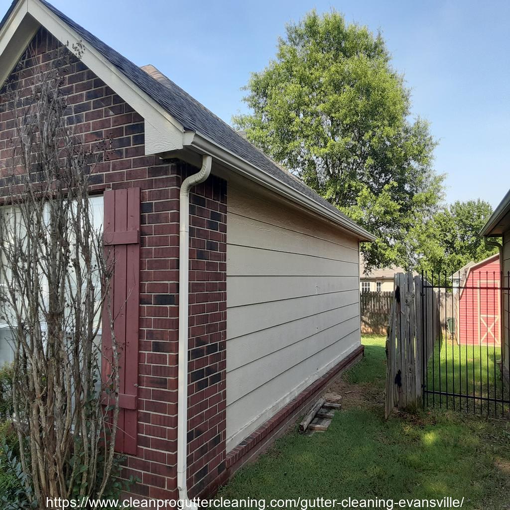 Gutter_Cleaning_Evansville_0004_20230306113534 Clean Pro Gutter