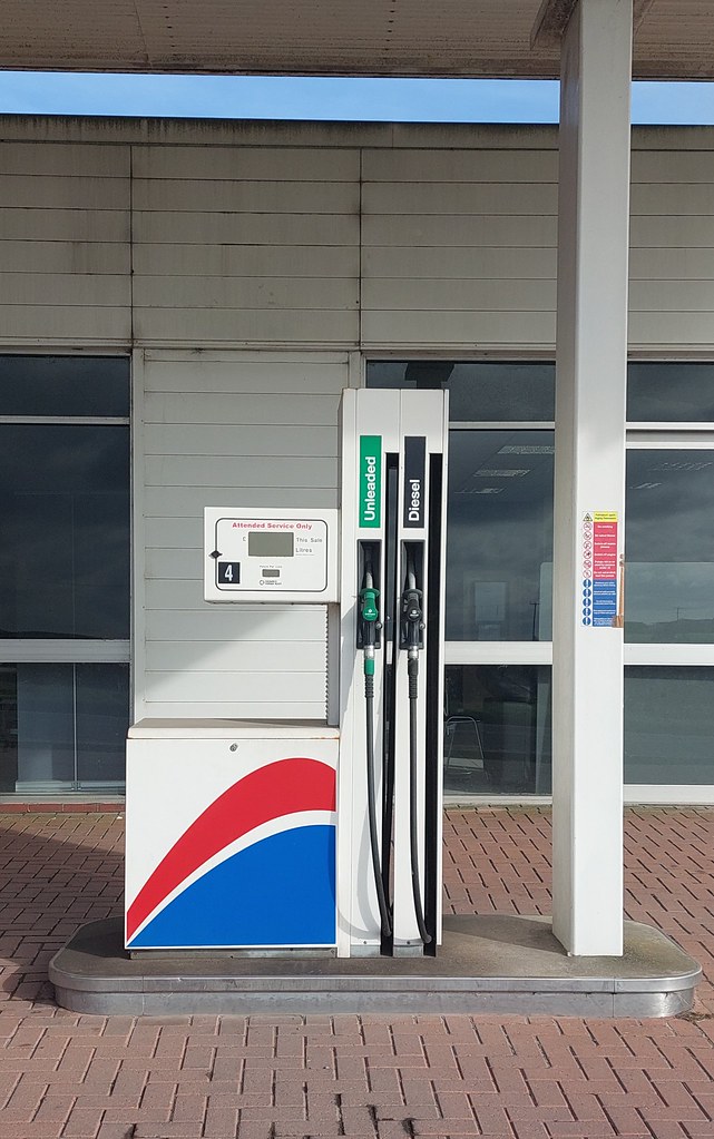 Former Rix Broach Hill Garage, Beverley Rd, Hutton Cransw… Flickr