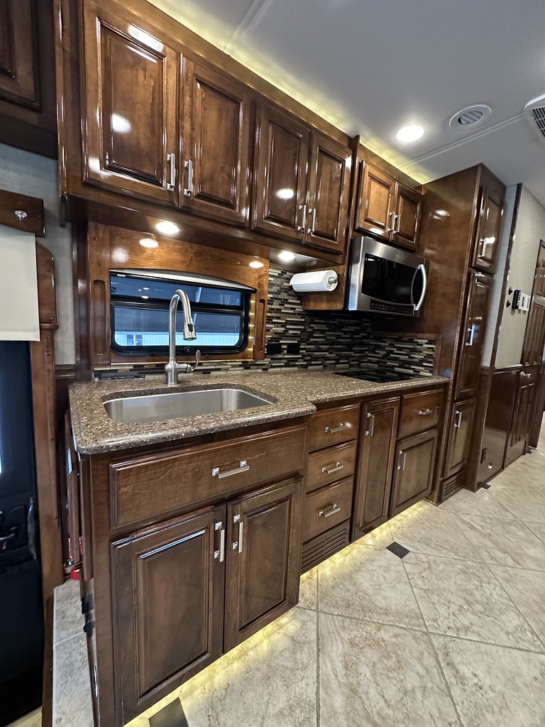 2019 Renegade 45CBH Triple Slide 550HP 45’ Motorhome 46… Flickr