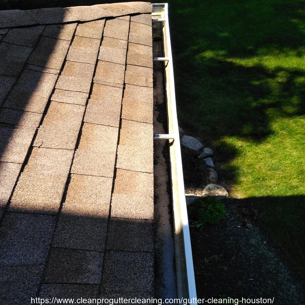 Gutter_Cleaning_Houston_0010_20230306064012 Clean Pro Gutter Cleaning
