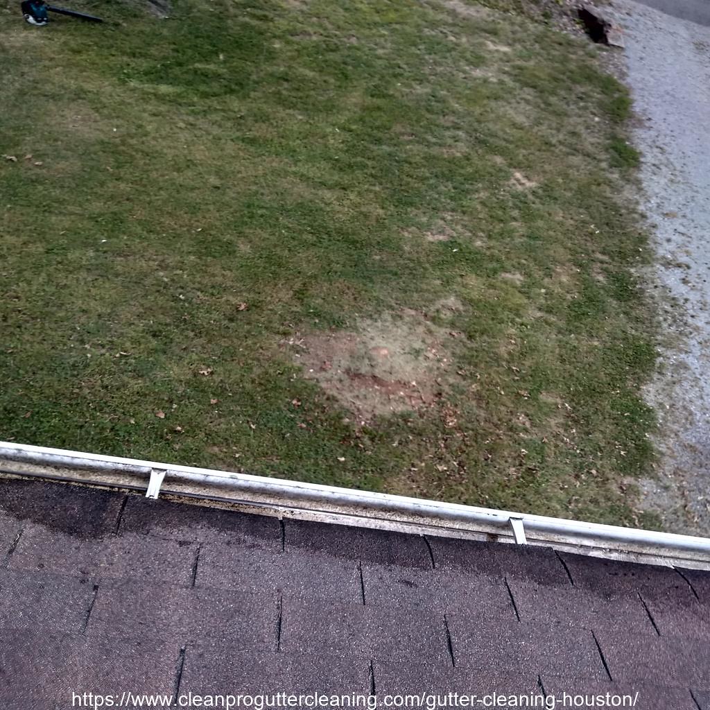 Gutter_Cleaning_Houston_0009_20230306073427 Clean Pro Gutter Cleaning