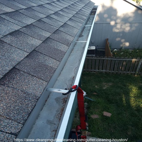 Gutter_Cleaning_Houston_0008_20230306073424 Clean Pro Gutter Cleaning