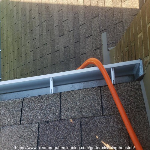 Gutter_Cleaning_Houston_0010_20230306071436 Clean Pro Gutter Cleaning