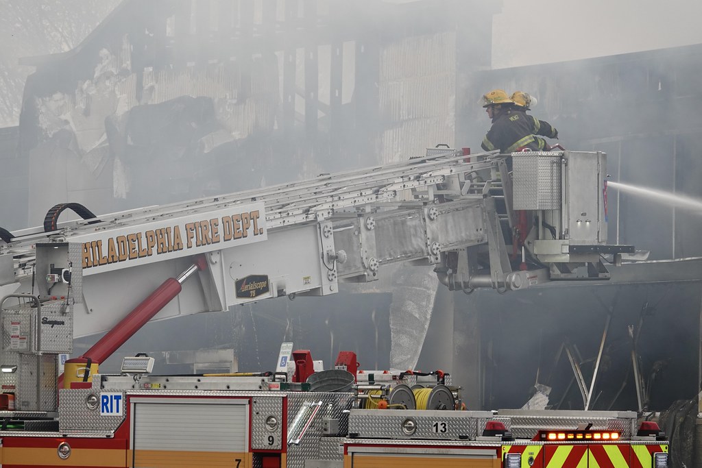 PFD Tower Ladder 8 Philadelphia Fire Department Tower Ladd… Flickr