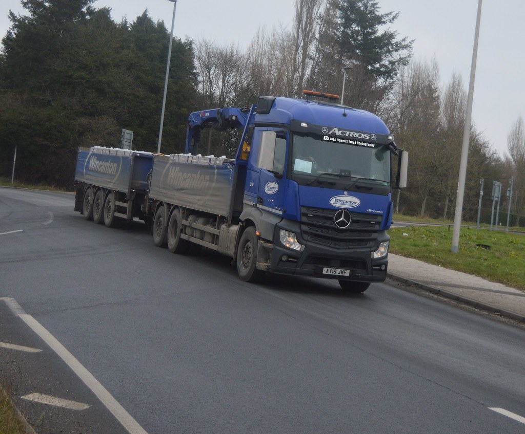 Wincanton AY18 JWF Driving Along the A5 Passing Gledrid Se… Flickr