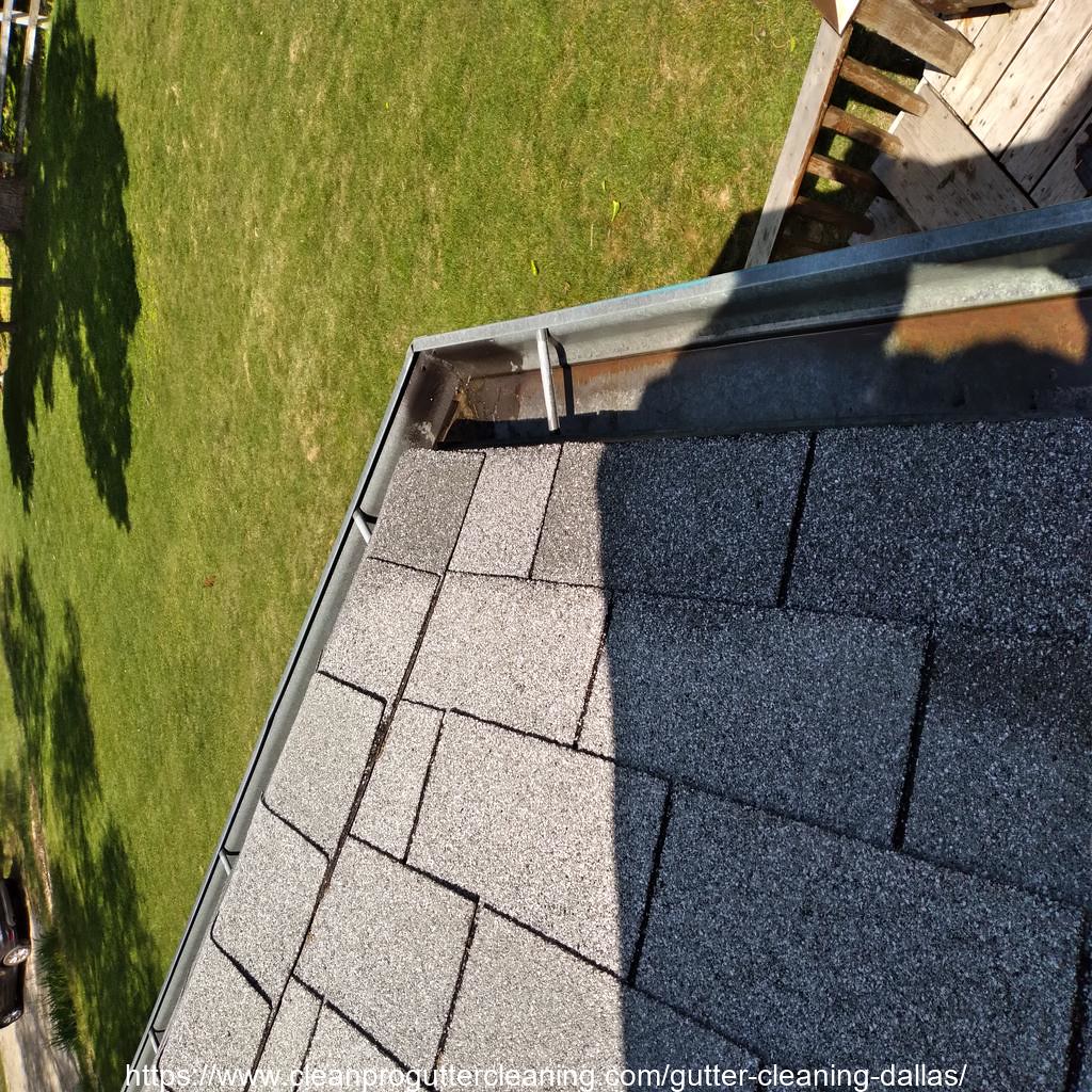 Gutter_Cleaning_Dallas_3421_20230304134650 Clean Pro Gutter Cleaning