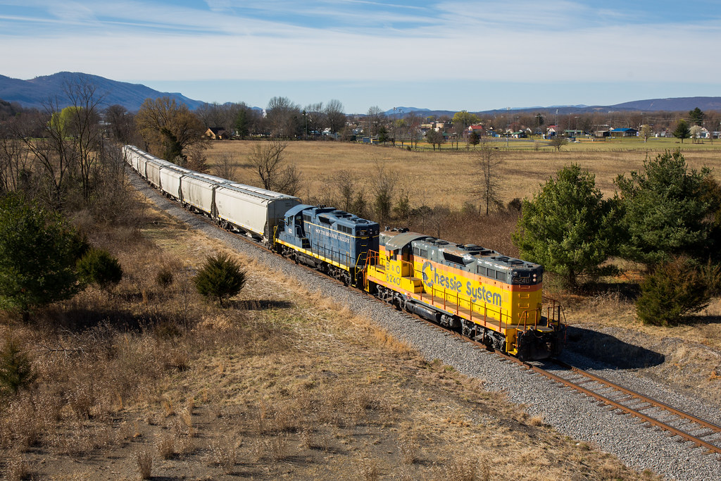 Moorefield, WV SBVR rolls north out of Moorefield with loa… Flickr