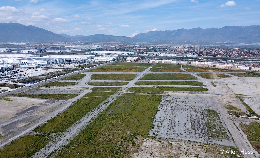 CA Rialto Airport, View Looking North201203179070… Flickr