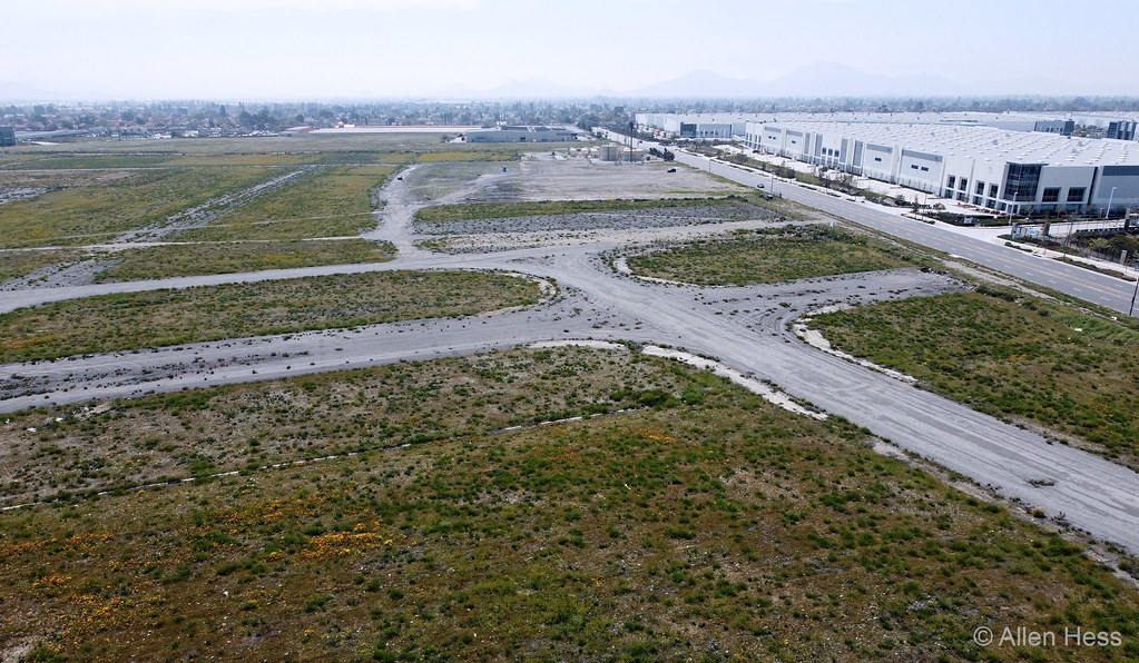 CALRialto Airport, Runway Looking S along Linden Ave… Flickr