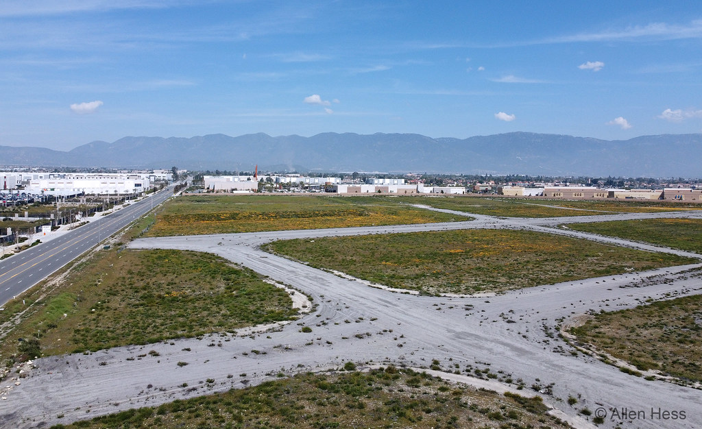 CA Rialto Airport, Runway Looking N along Linden Ave… Flickr