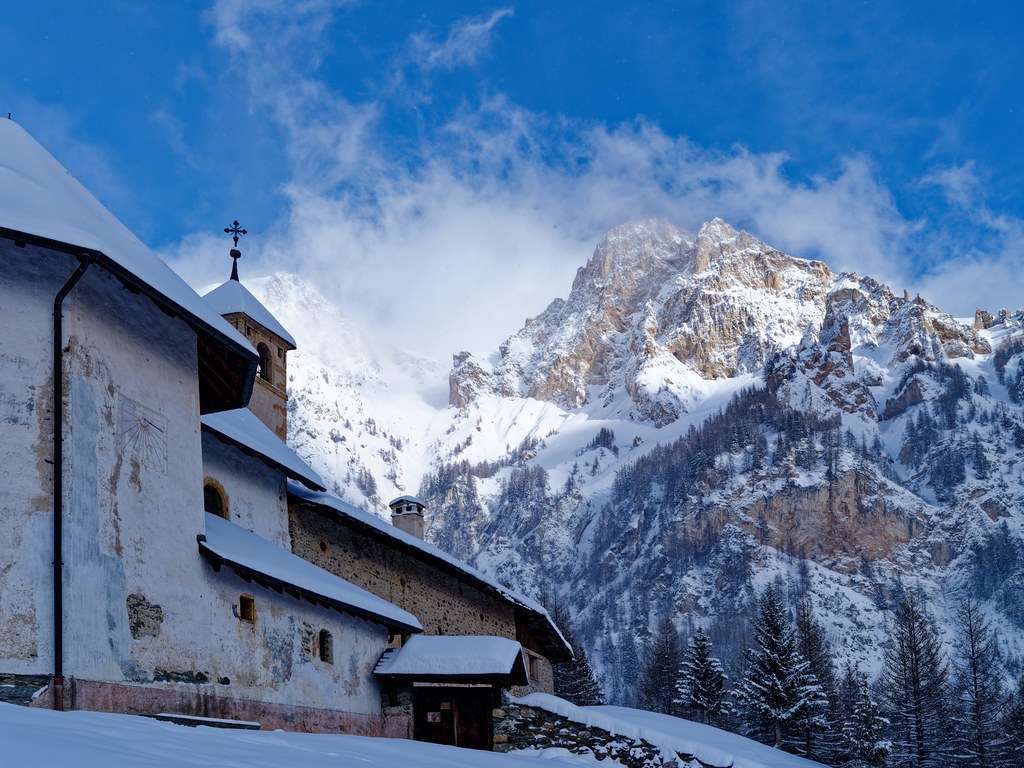 Notre Dame des ,avec l'Aiguille Rousse 2482 m Flickr